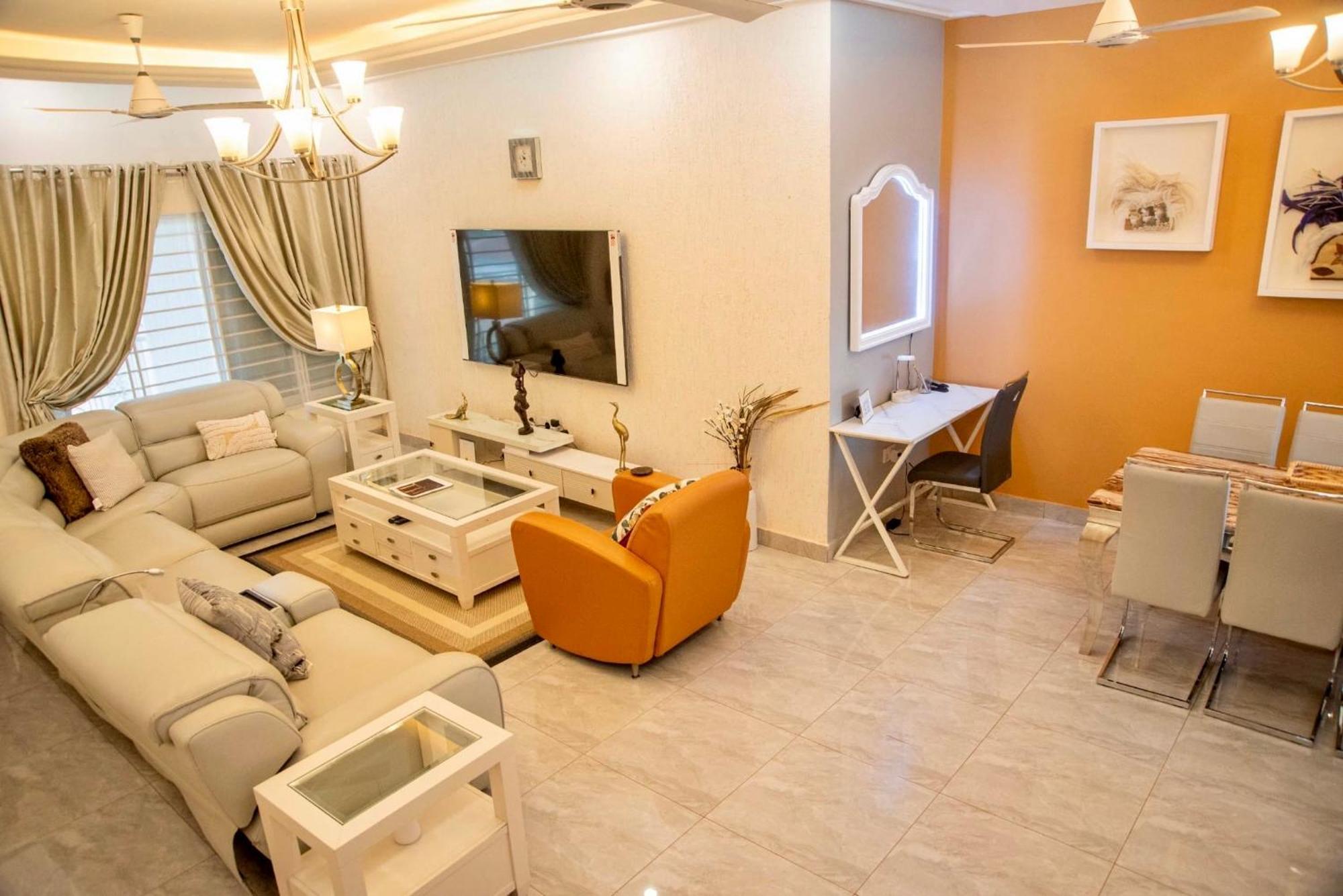 Seyramz Palace - Free Airport Pick Up - High Speed Starlink Wifi - Car Rental Tamale Buitenkant foto